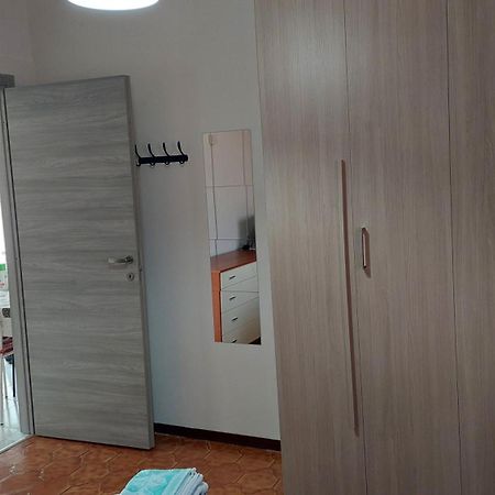 Апартаменты Affitti Brevi Ferrera Bilocale Ilenia 20 Minuti Da Rho Fiera E San Siro Бареджо Экстерьер фото
